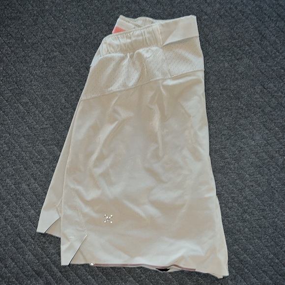 Lululemon Surge Shorts Lined - Picture 3 of 3